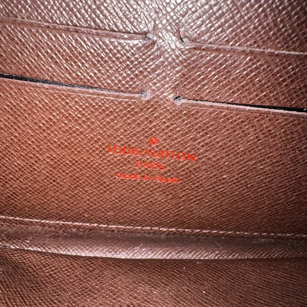 Louis Vuitton
Vintage 2011 Zippy Wallet - Picture 9 of 15